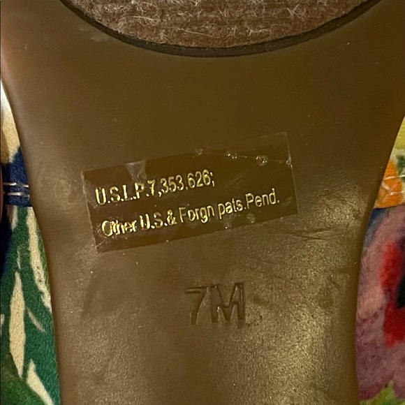 Guess Floral Heels, EUC, size 7 - Picture 5 of 7